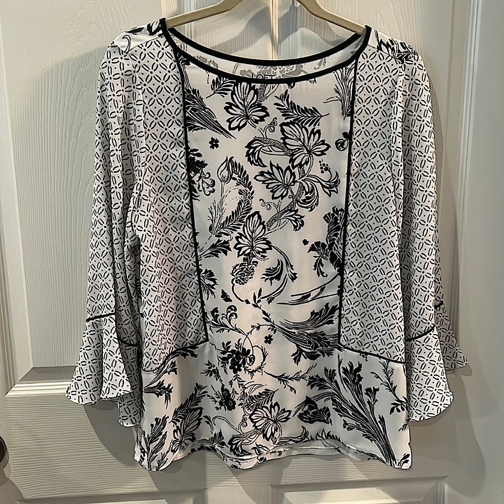 Loft Outlet just above the wrist sleeve Blouse